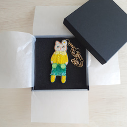 春❁刺繍猫(ヴィンテージパーツ付)チャーム 17枚目の画像