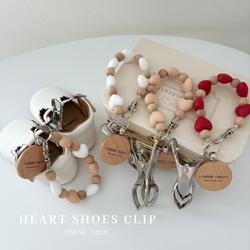 【新作】Heart shoes clip シューズクリップ 名入れ ベビーカーグッズ 出産祝い 1歳プレゼント 1枚目の画像