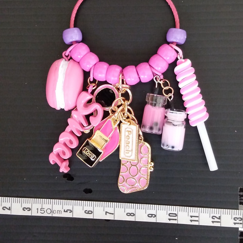 ビビッドピンク！かわいいピンクなキーホルダーチャーム その他携帯