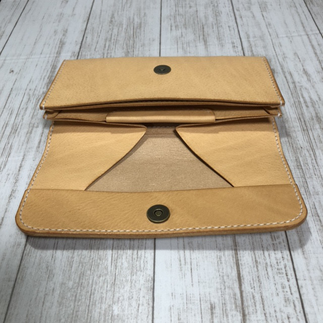 【送料無料】【ずっと触れていたいしっとりとした柔らかさ】スリムギャルソンウォレット アリゾナ(無染色)