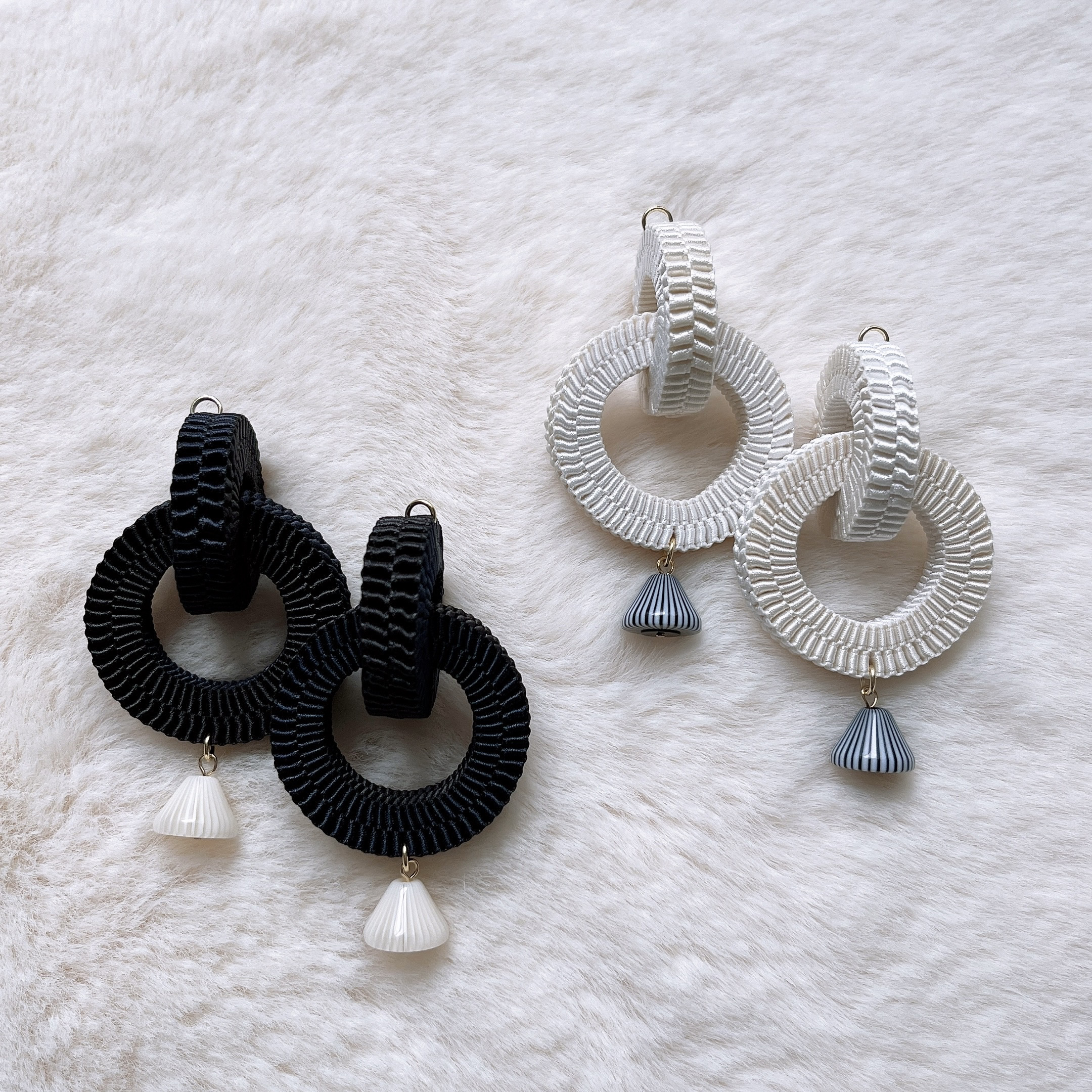 まる と まる　黒