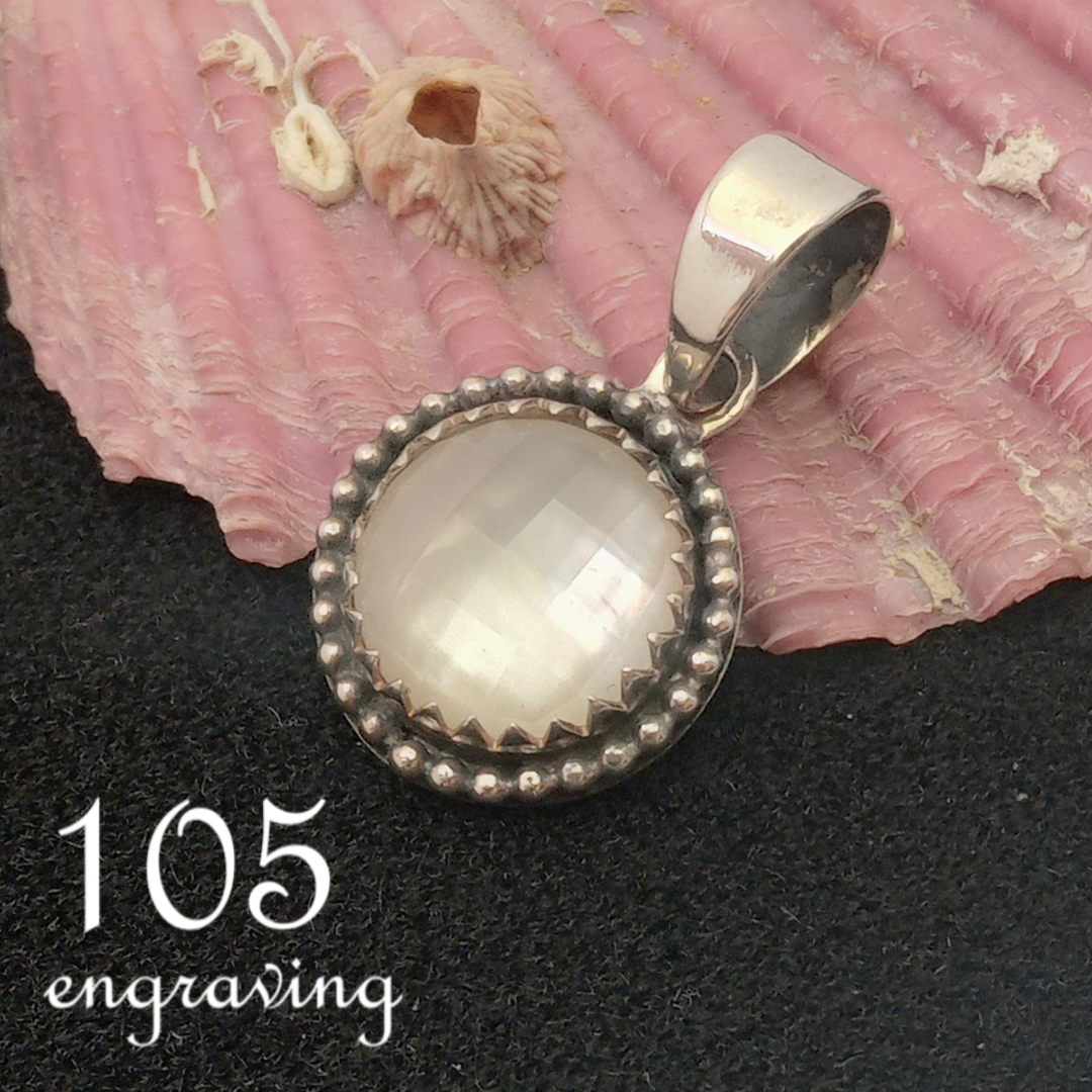 １点もの　ハンドエングレービング　白蝶貝×クリスタル　ダブレット　ペンダントトップ 4,560円