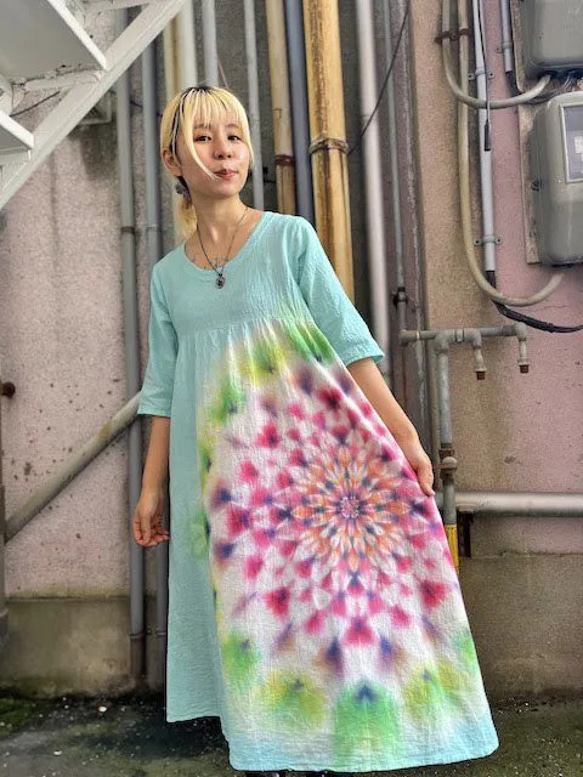 タイダイ染め　ロングワンピース　Hippies Dye最新作 優しいミントブルーに華やかな桜色の大曼荼羅 HD21-37 7枚目の画像