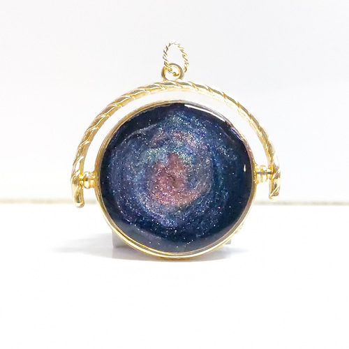 2372. リバーシブル レジンペンダントトップ 渦巻き銀河のペンダントトップ リバーシブル レジンアクセサリー