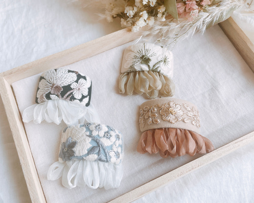 no.59 ハンドメイド　デニム刺繍リボンとフリフリフリンジのヘアアクセサリー no.59 ハンドメイドデニム刺繍リボンとフリフリフリンジのヘア
