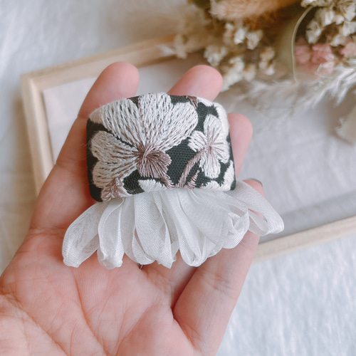 フリンジと刺繍の大人可愛いポニーフック ♡インド刺繍リボン♡ ポニー