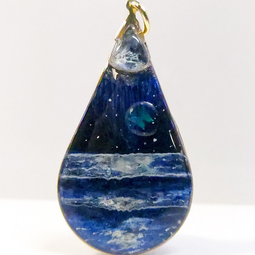 月夜の海と宇宙モチーフのペンダントトップ レジンアクセサリー