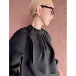 RATA ❤️ 準備發貨 ❤️ 柔軟輕盈透明 ❤️ 適合成年女性的透氣上衣 ❤️ 非常適合正裝、工作和日常穿著 ❤️ 黑色 第9張的照片