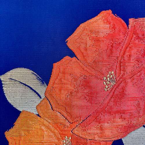 帯のタペストリー 鮮やかな紺に椿 着物リメイク インテリア 掛け軸 古