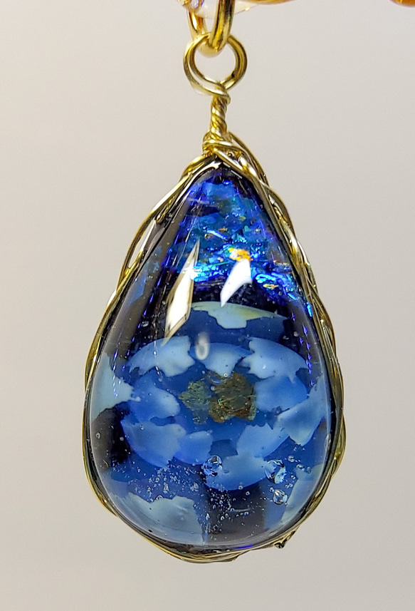 睡蓮の雫」ペンダントトップ レジンアクセサリー ハンドメイド