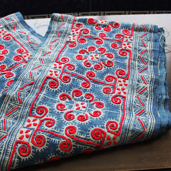 モン族伝統織物　刺繍　アップリケ　藍染め　テーブルクロス　ハンドメイド　手芸　タペストリー  mon-b 3枚目の画像