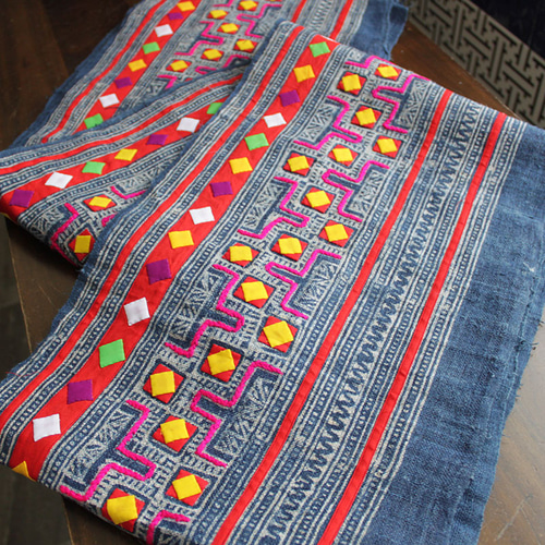 モン族伝統織物 刺繍 アップリケ 藍染め テーブルクロス ハンドメイド