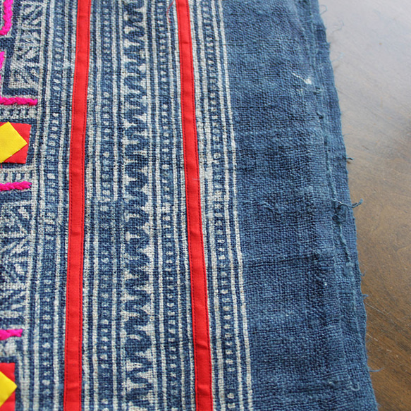 モン族伝統織物　刺繍　アップリケ　藍染め　テーブルクロス　ハンドメイド　手芸　タペストリー  mon-c 4枚目の画像