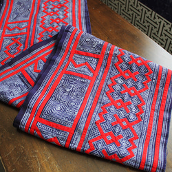モン族伝統織物　藍染め　生地　刺繍　アップリケ　テーブルクロス　ハンドメイド　手芸　タペストリー mon-e 4枚目の画像