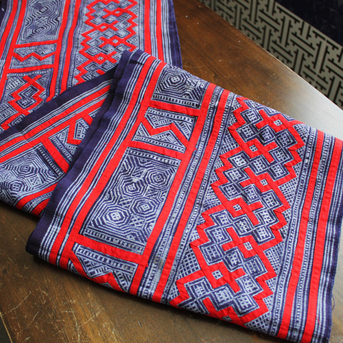 モン族伝統織物 藍染め 生地 刺繍 アップリケ テーブルクロス