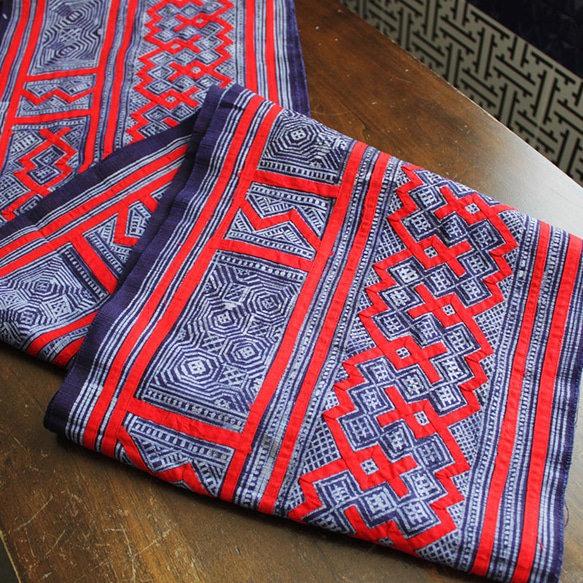 モン族伝統織物　藍染め　生地　刺繍　アップリケ　テーブルクロス　ハンドメイド　手芸　タペストリー mon-e 4枚目の画像