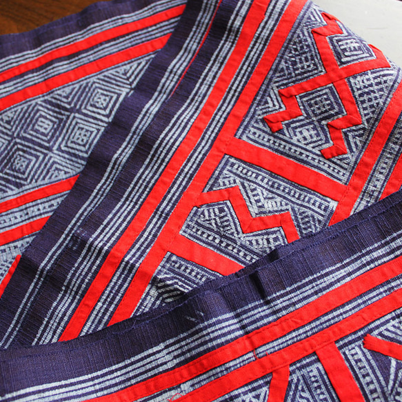 モン族伝統織物　藍染め　生地　刺繍　アップリケ　テーブルクロス　ハンドメイド　手芸　タペストリー mon-e 3枚目の画像