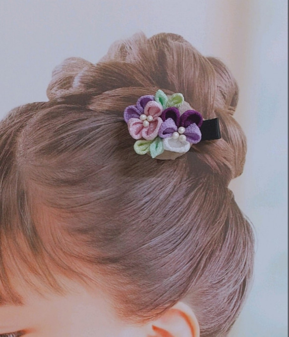 ☆つまみ細工のビオラ　スミレヘアクリップ☆　ベビー　女の子　選べるデザインとカラー　ブローチ 1枚目の画像