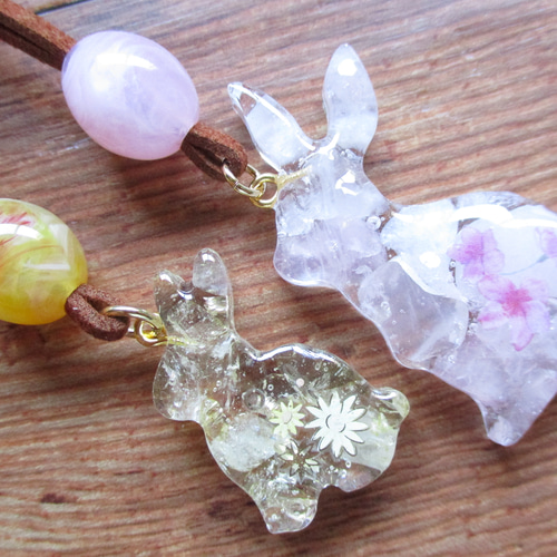 ◇1610 ミルキーアクアマリンのうさぎ オルゴナイトのロングペンダント
