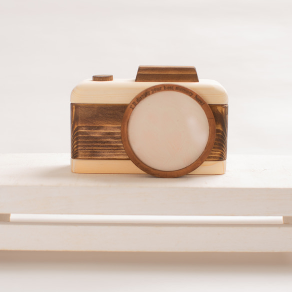 カメラ好きのための木で作ったカメラ型フォトフレーム 4枚目の画像