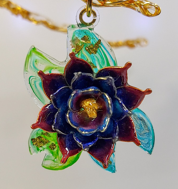 睡蓮 ペンダントトップ レジンアクセサリー ディップフラワー 夜光