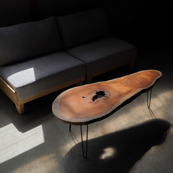 欅の輪切り 大きな楕円の一枚板ローテーブル （高さ・カラー変更無料） 1枚目の画像