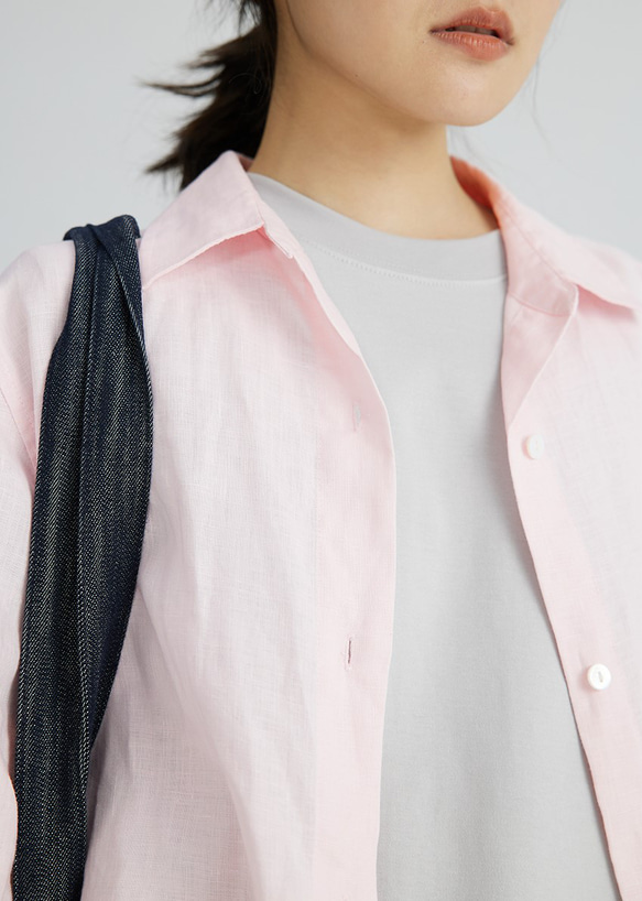 シンプルな甘カジスタイルを楽しむ 5分袖リネンシャツ ピンク 13枚目の画像
