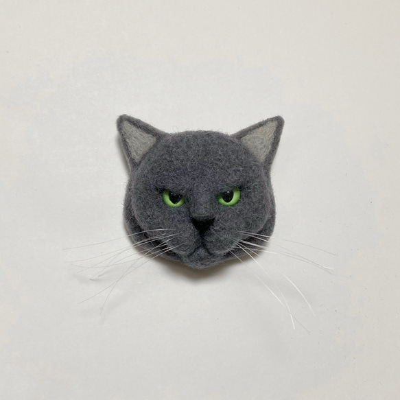 羊毛フェルト 猫ブローチ ロシアンブルー 1枚目の画像