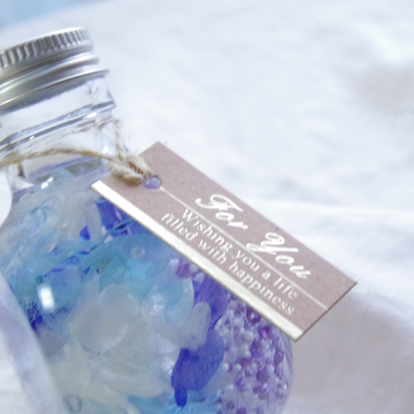【新作！選べる小鳥】シアワセの瓶ヅメ　アジサイの梅雨景色　揺れる青に癒される。水たまりに映り込むアジサイの花景色。 7枚目の画像