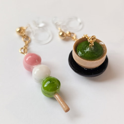 紙でできた】三色団子と緑茶のミニチュアピアス／イヤリング｜ほっと心