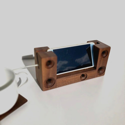 木製スマホスタンド　ウォールナット　スマホスピーカー 2枚目の画像