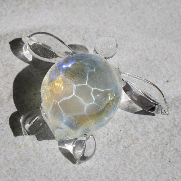 気泡と小粒オパールのウミガメオブジェ ～波紋～ ボロシリケイトガラス（水面模様） 18枚目の画像