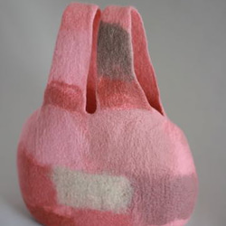 ピンク好きうさぎのフェルトバッグ 6枚目の画像