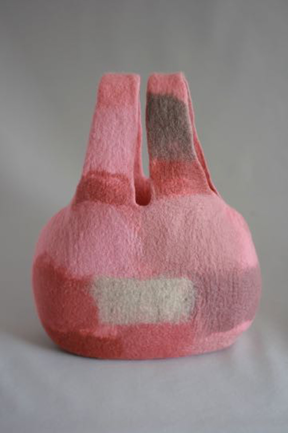 ピンク好きうさぎのフェルトバッグ 1枚目の画像