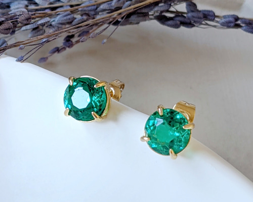 ༶一粒༶ ヴィンテージエメラルドグリーンのスタッドピアス ピアス
