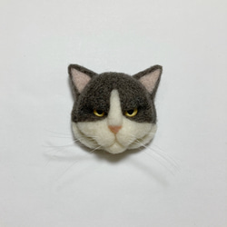 羊毛フェルト 猫ブローチ グレーハチワレ 1枚目の画像