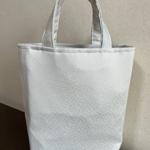 帯、着物、リメイクトートバック(美しいホワイト) 着物リメイク☆トートバッグ 質の良い着物生地を普段使いの