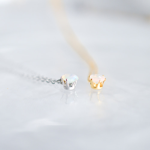 天然石オパールのシンプルな一粒ネックレス】ホワイト 虹色 /5mm
