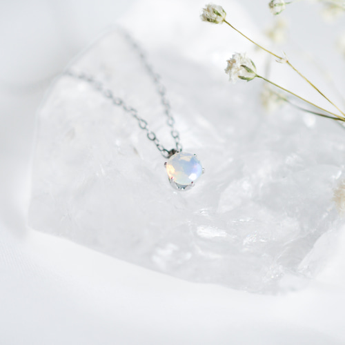 天然石オパールのシンプルな一粒ネックレス】ホワイト 虹色 /5mm