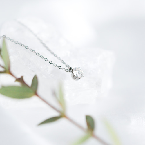 モアサナイトのシンプルな一粒ネックレス】クリア/5mm/サージカル