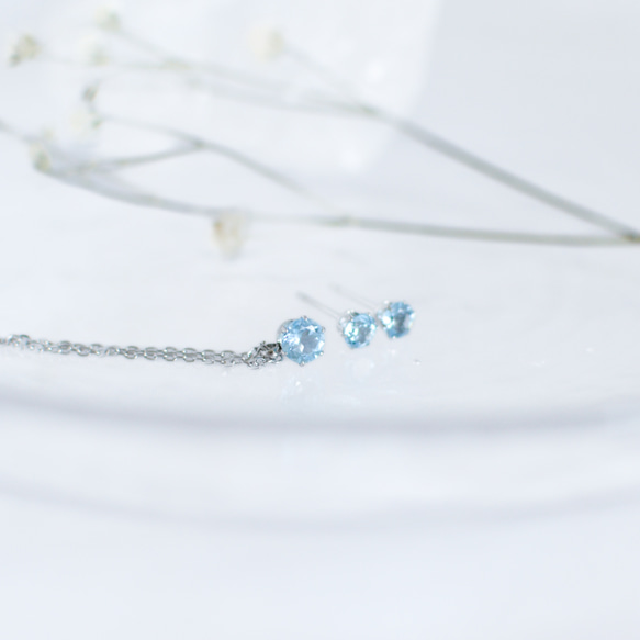 【天然石スイスブルートパーズのシンプルな一粒ネックレス】青/5mm/サージカルステンレス/つけっぱなしok 8枚目の画像