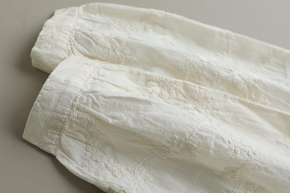 白 シャツ レディース 白 ブラウス 刺繍 花柄 シャツ 春 秋 ブラウス 上品 トップス ゆったり オシャレ 韓国風 8枚目の画像