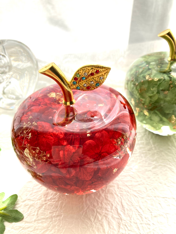 春色新作2024 ガラスのりんごハーバリウムオイル アジサイゴールドカスミ草ホイルフレーク レッドアップル インテリア 7枚目の画像