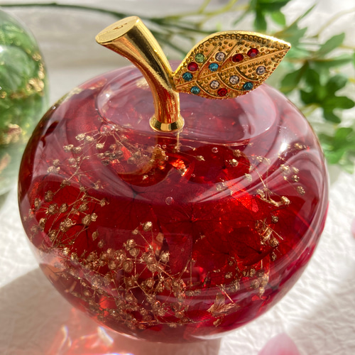 ガラスのりんごハーバリウムオイル アジサイゴールドカスミ草ホイル