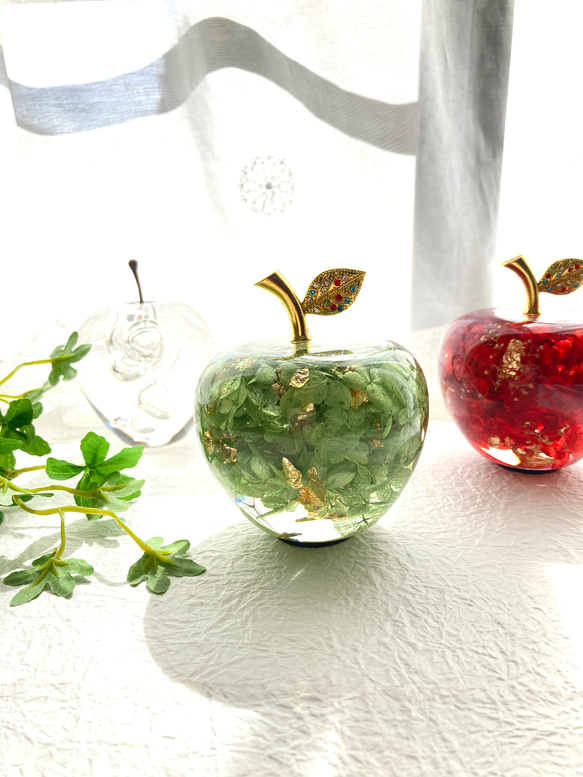 春色新作2024 ガラスのりんごハーバリウムオイル アジサイゴールドカスミ草ホイルフレーク レッドアップル インテリア 14枚目の画像