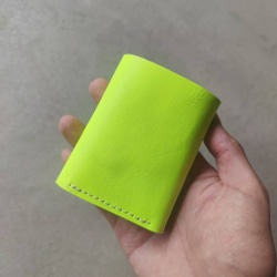【Creema限定】本革蛍光 ビビッドなネオンイエローレザーのコンパクトなミニ財布とキーケースのセット 8枚目の画像