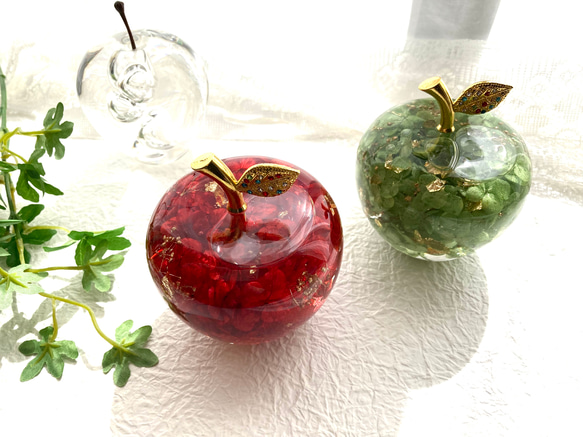春色新作2024 ガラスのりんごハーバリウムオイル アジサイゴールドカスミ草ホイルフレーク グリーンアップル インテリア 9枚目の画像