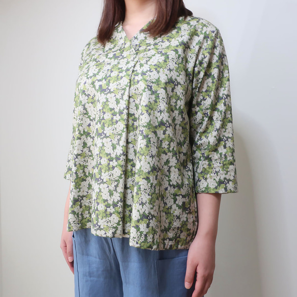 亮綠色花卉圖案襯衫❣️V領前褶襯衫（均碼/圖案） 第1張的照片