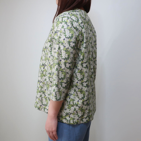 亮綠色花卉圖案襯衫❣️V領前褶襯衫（均碼/圖案） 第7張的照片
