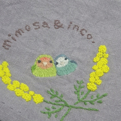 手縫い&手刺繍ハンカチ(ミモザとコザクラインコ) 7枚目の画像